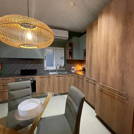 'aja' On Etna Street Apartment Mellieha